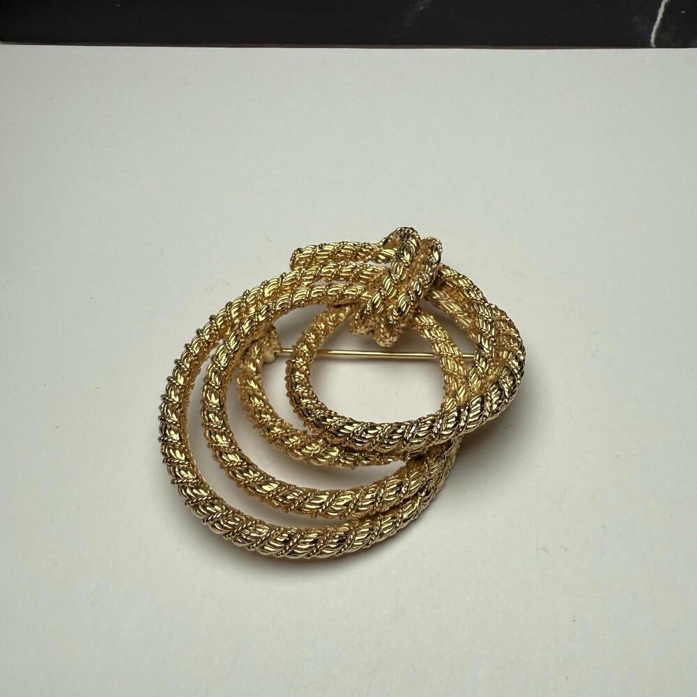 Vintage CRAFT Signed Rope Textured Gold Tone Brooch Pin